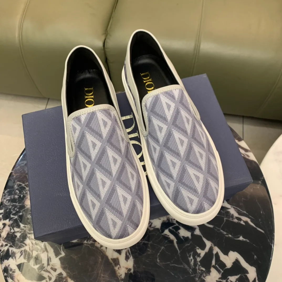 Men's men's shoes 💰360, Dior series casual shoes 👟🔥🕷🕷【Dior】Dior New casual men's shoes are launched in Hong Kong counters. Official website 1:1 production. Original Italian materials. Designed by European and American masters. Perfect shape to create counter quality, solid color rubber wear-resistant outsole and classic dazzling head! Super versatile and very comfortable. High-end without losing taste, fashionable and novel! ! Absolute focus! Code number: 38-45